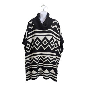 Old Navy Woman Plus Black White Geometric Pattern Poncho Sweater Cowl Neck 1X-2X